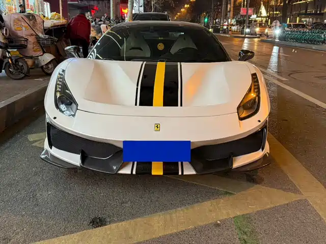 FERRARI 488
