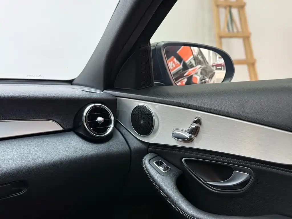 Mercedes-Benz C-Class — миниатюра 13