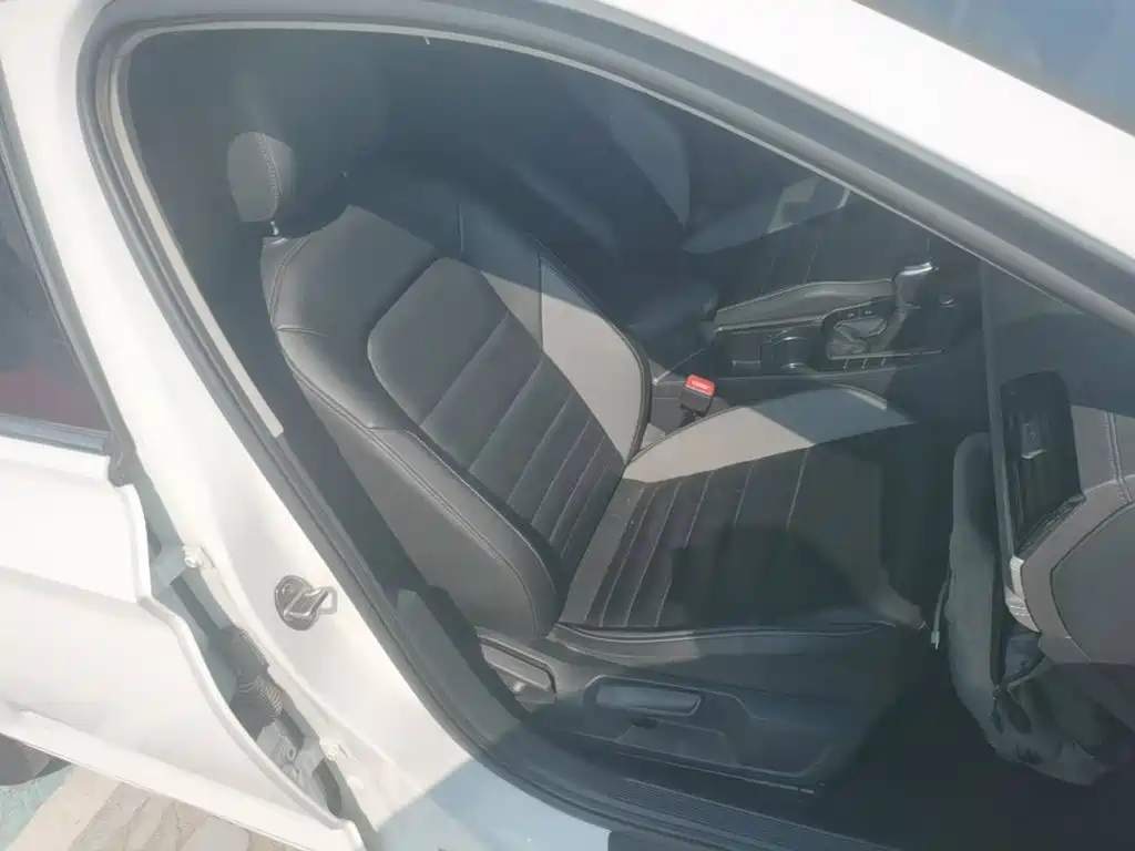 Volkswagen Sagitar — миниатюра 25