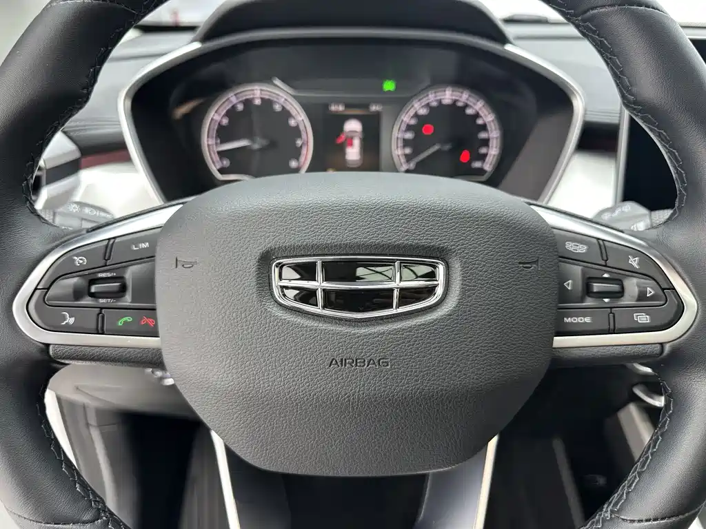 Geely Binyue — миниатюра 13