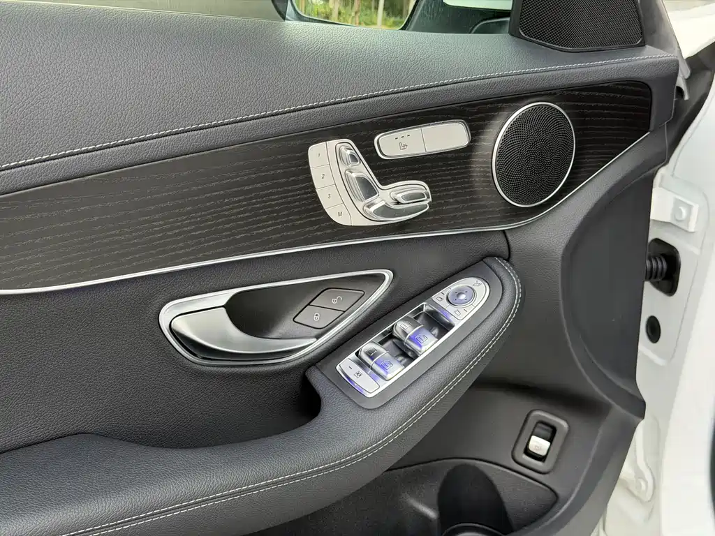 Mercedes-Benz C-Class — миниатюра 12