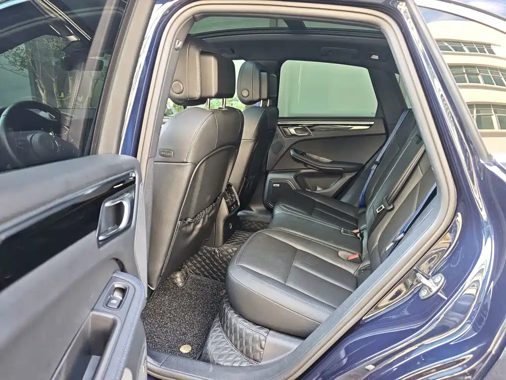 Porsche Macan — миниатюра 7