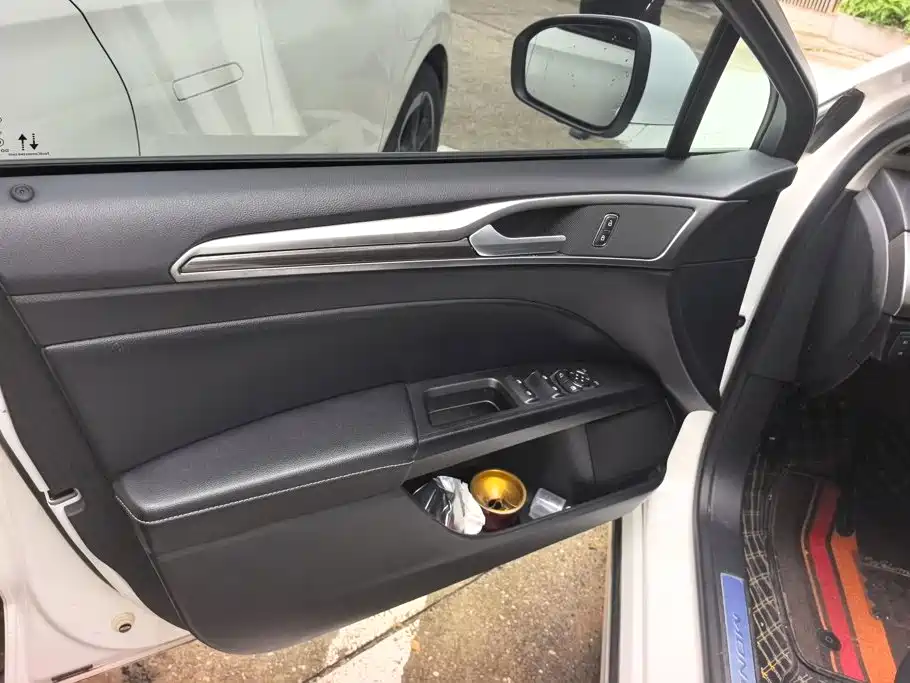 Ford Mondeo — миниатюра 7