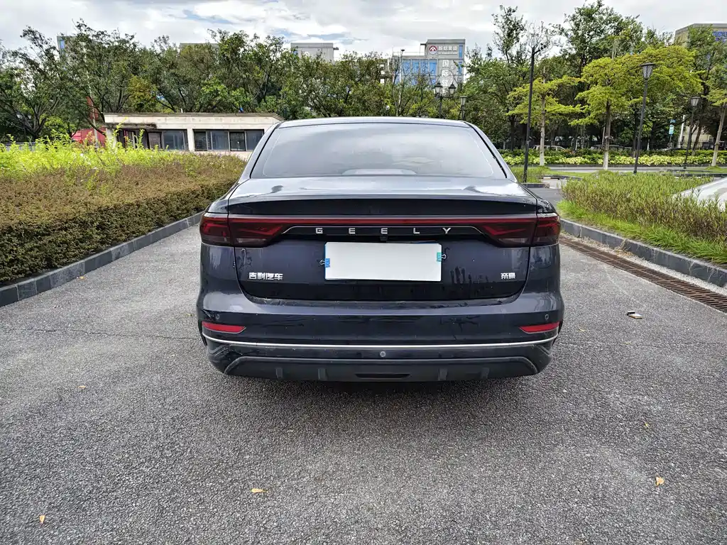 Geely Emgrand — миниатюра 15