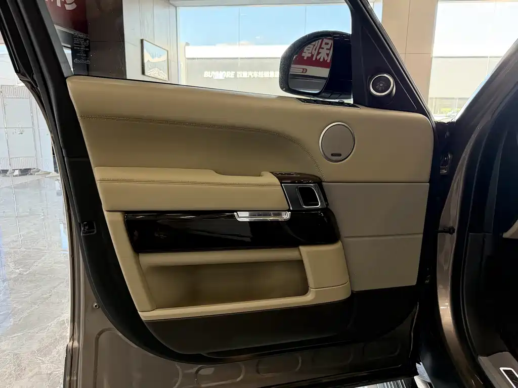 Land Rover Range Rover — миниатюра 7
