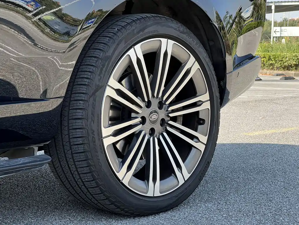Land Rover Range Rover — миниатюра 8