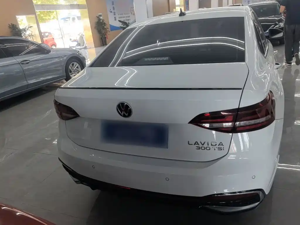 Volkswagen Lavida — миниатюра 6