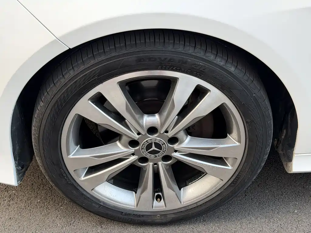 Mercedes-Benz E-Class — миниатюра 14