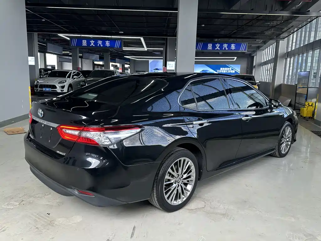 Toyota Camry — миниатюра 4