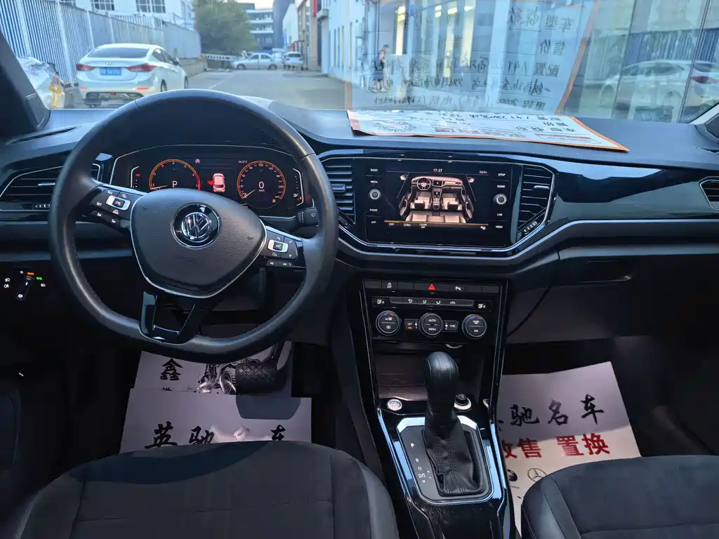 Volkswagen T-Roc — миниатюра 11