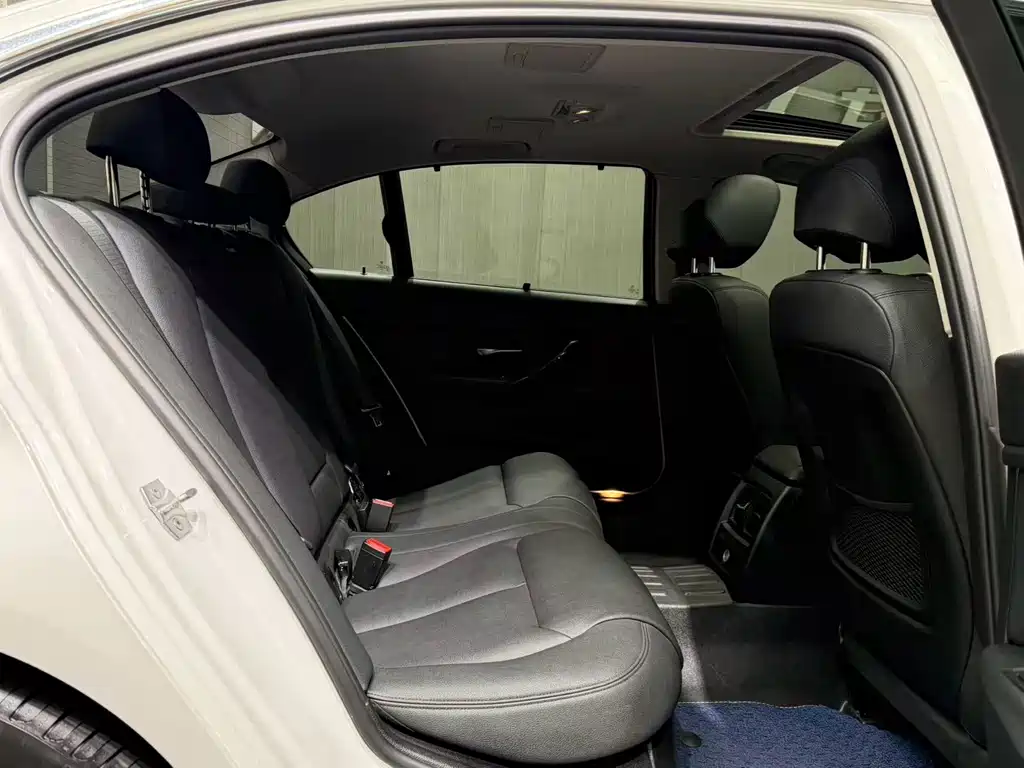BMW 3 Series — миниатюра 7