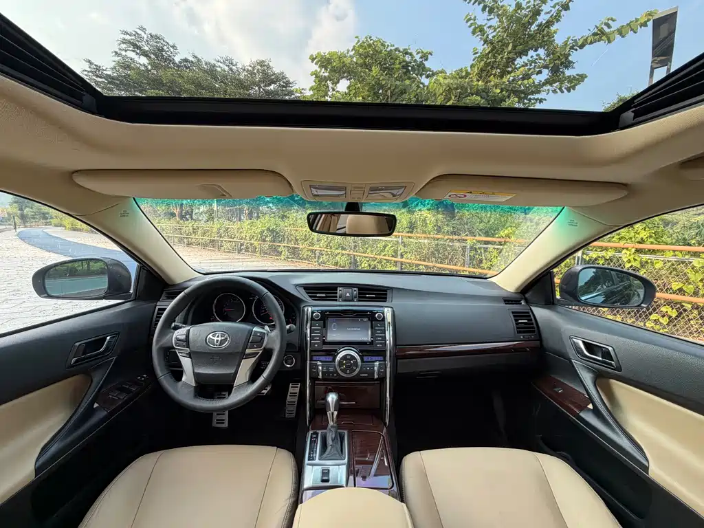Toyota Reiz — миниатюра 9