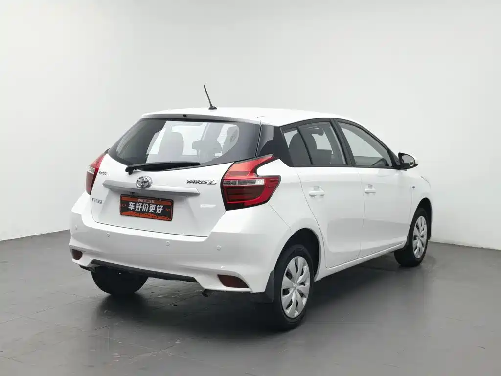 Toyota Yaris L — миниатюра 2