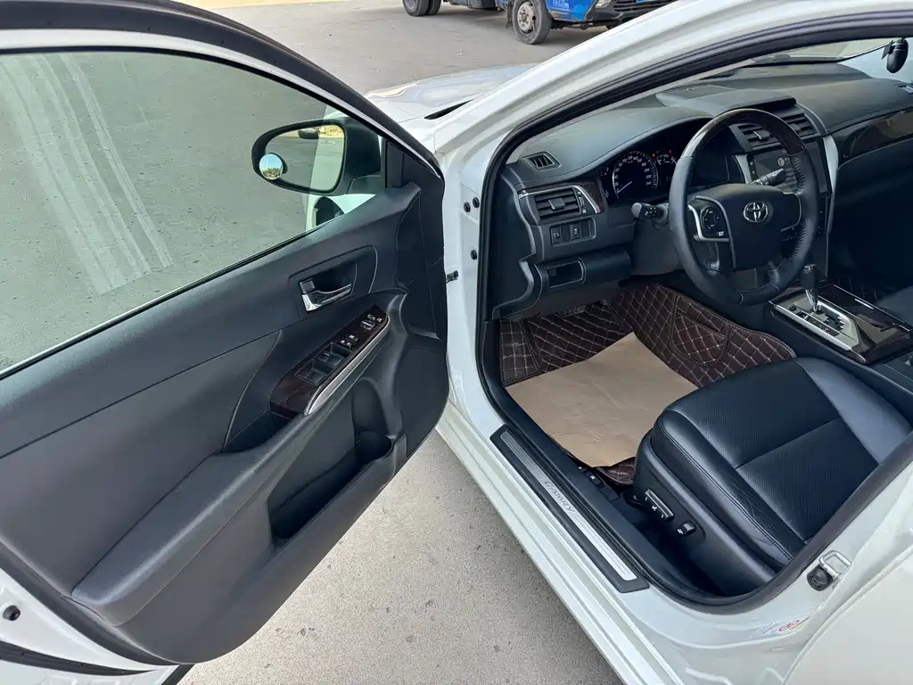 Toyota Camry — миниатюра 5