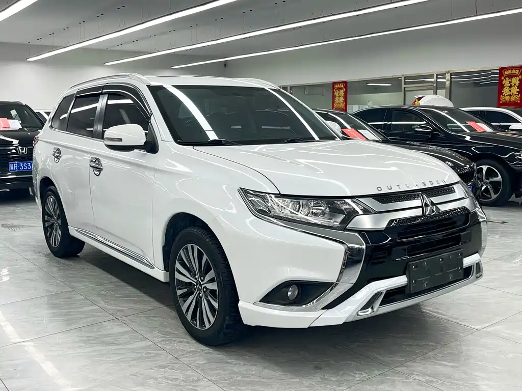 Mitsubishi Outlander — миниатюра 3