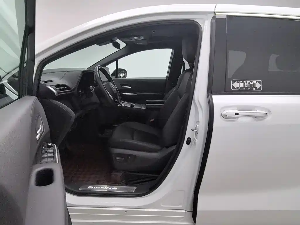 Toyota Sienna — миниатюра 10