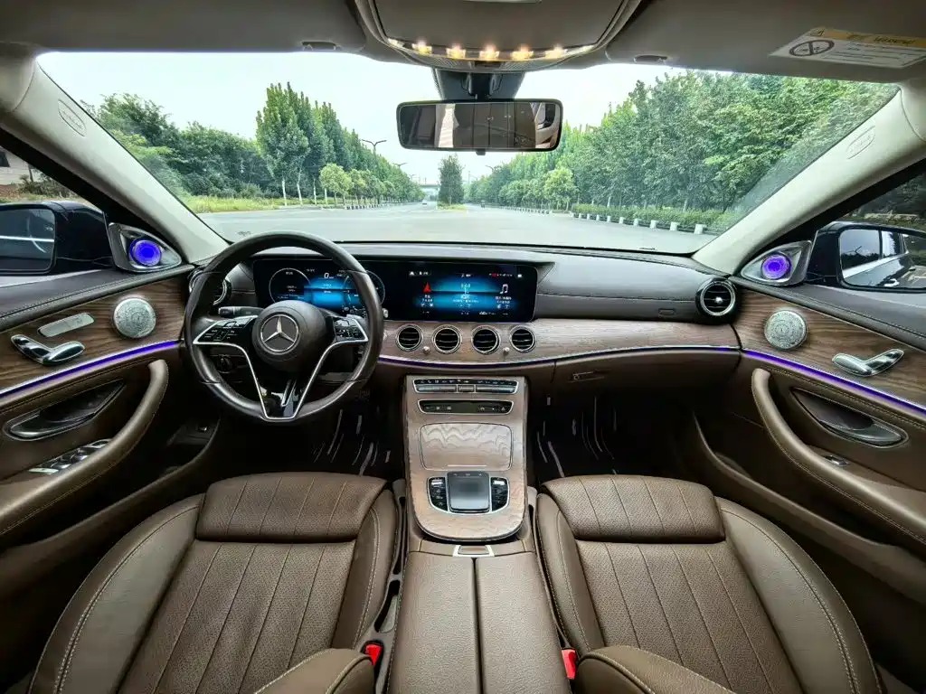 Mercedes-Benz E-Class — миниатюра 10
