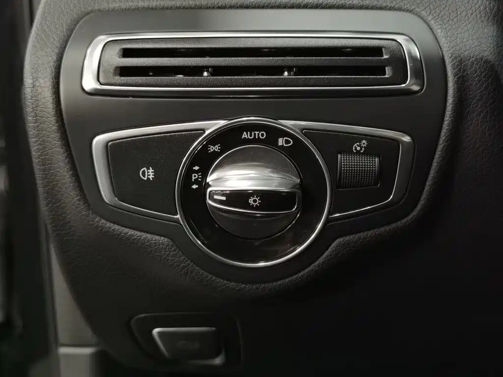 Mercedes-Benz C-Class — миниатюра 21