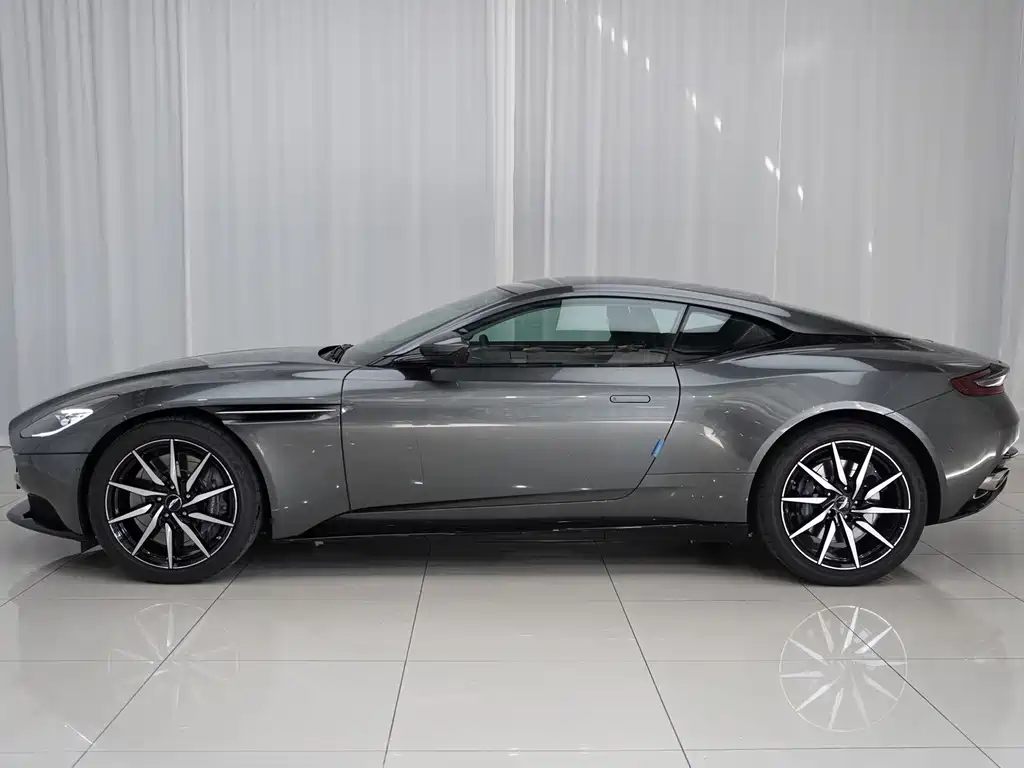 Aston Martin DB11 — миниатюра 4