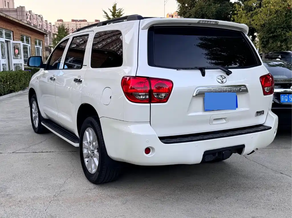 Toyota Sequoia — миниатюра 6