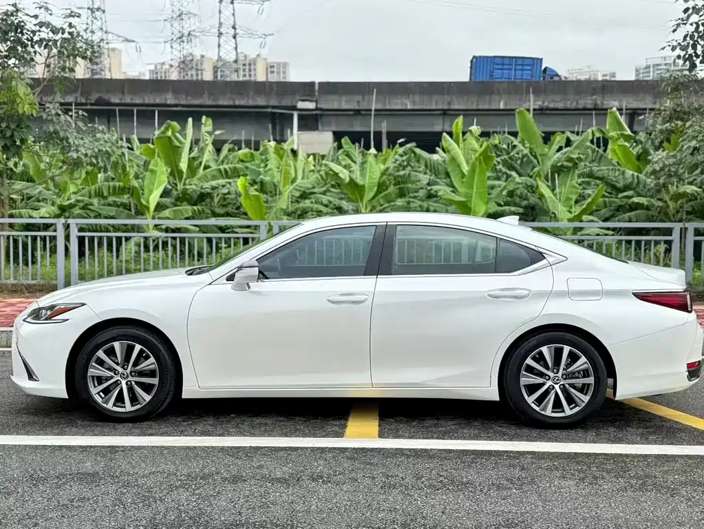 Lexus ES — миниатюра 2