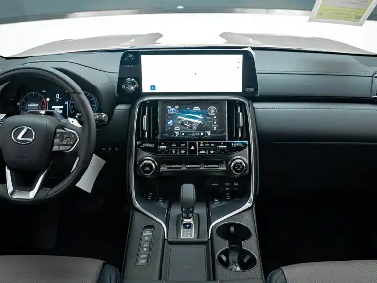 Lexus LX — миниатюра 9