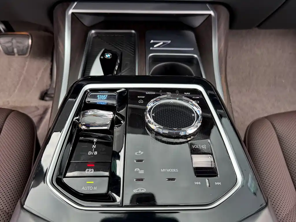 BMW i7 — миниатюра 21