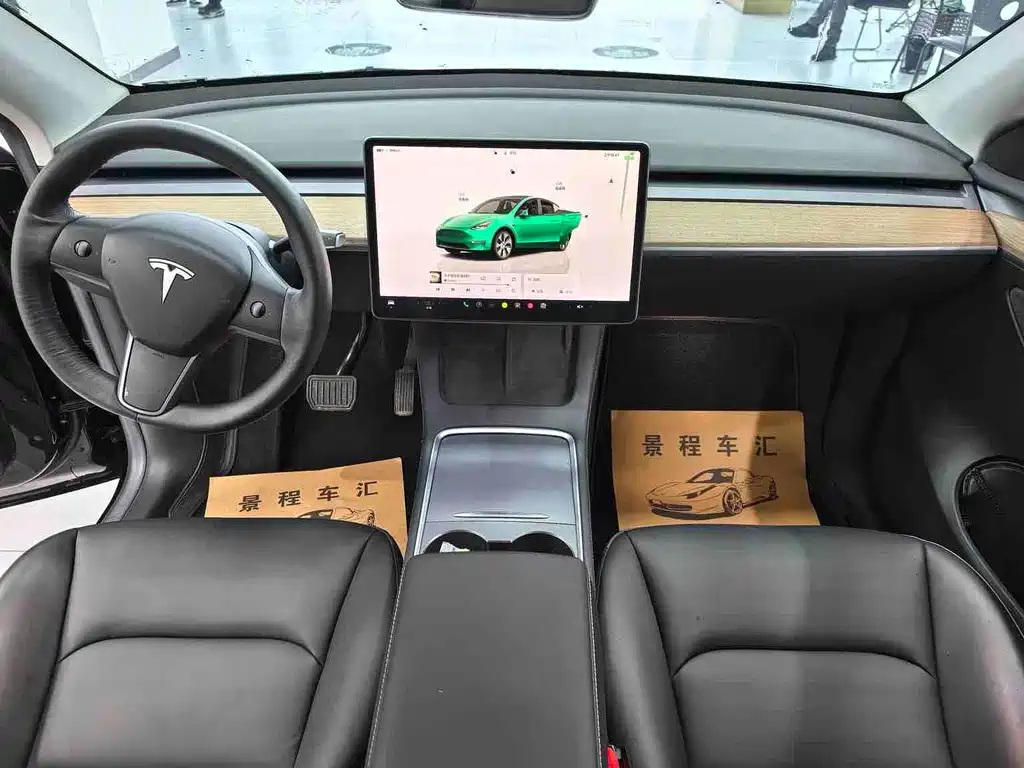 Tesla Model Y — миниатюра 5