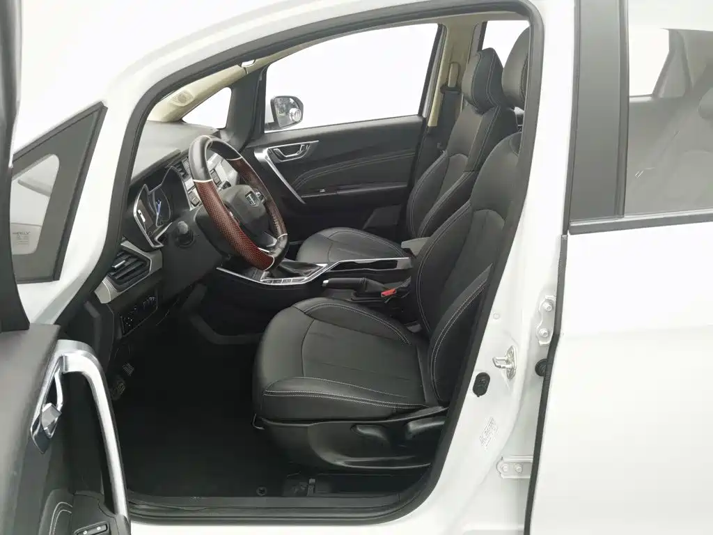 Geely Vision X3 — миниатюра 10