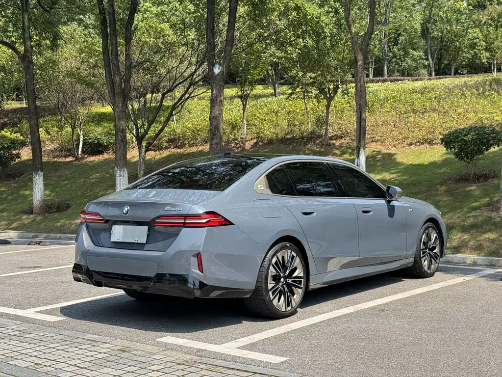 BMW 5 Series — миниатюра 6