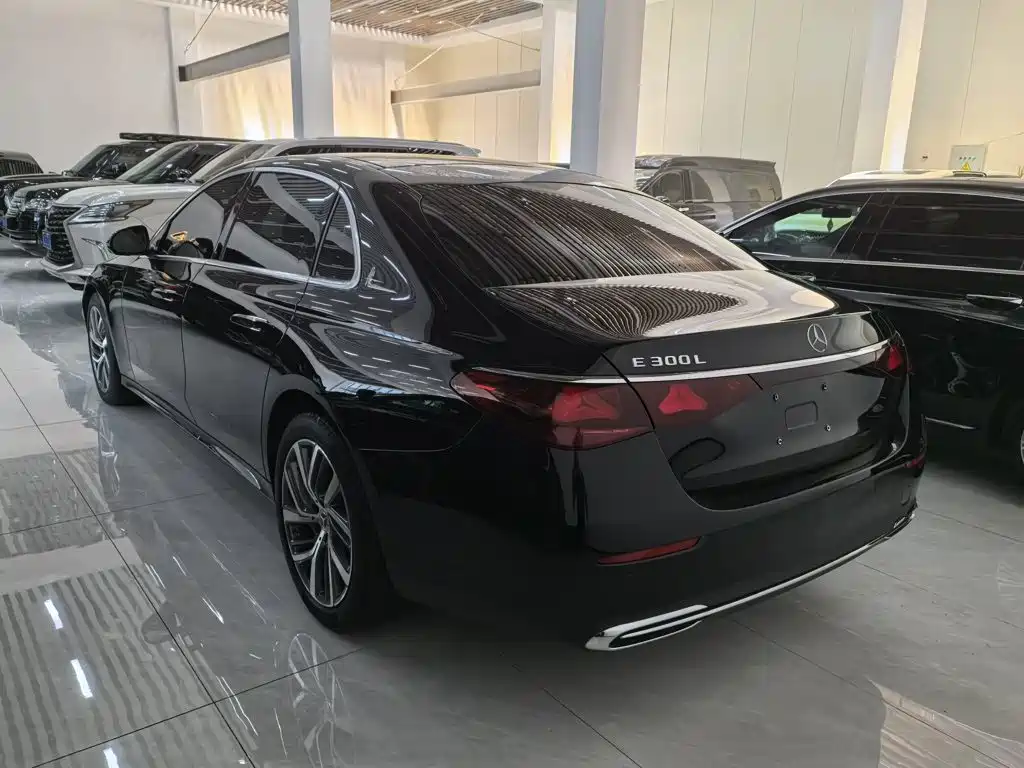 Mercedes-Benz E-Class — миниатюра 5