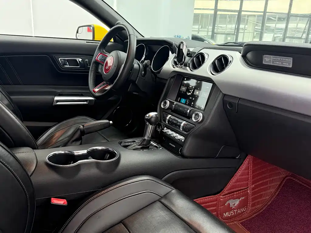Ford Mustang — миниатюра 7