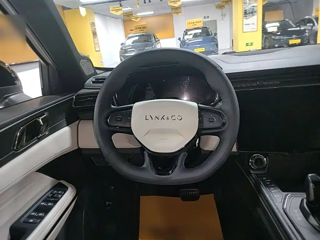 Lynk & Co 01 — миниатюра 15