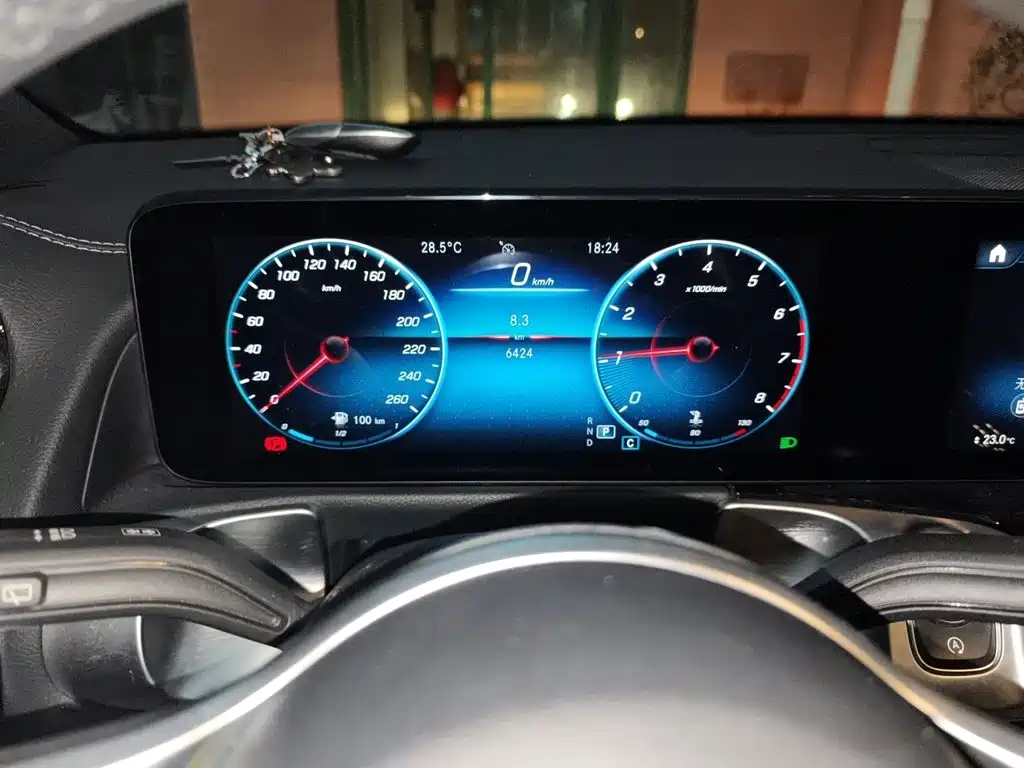 Mercedes-Benz GLB — миниатюра 8