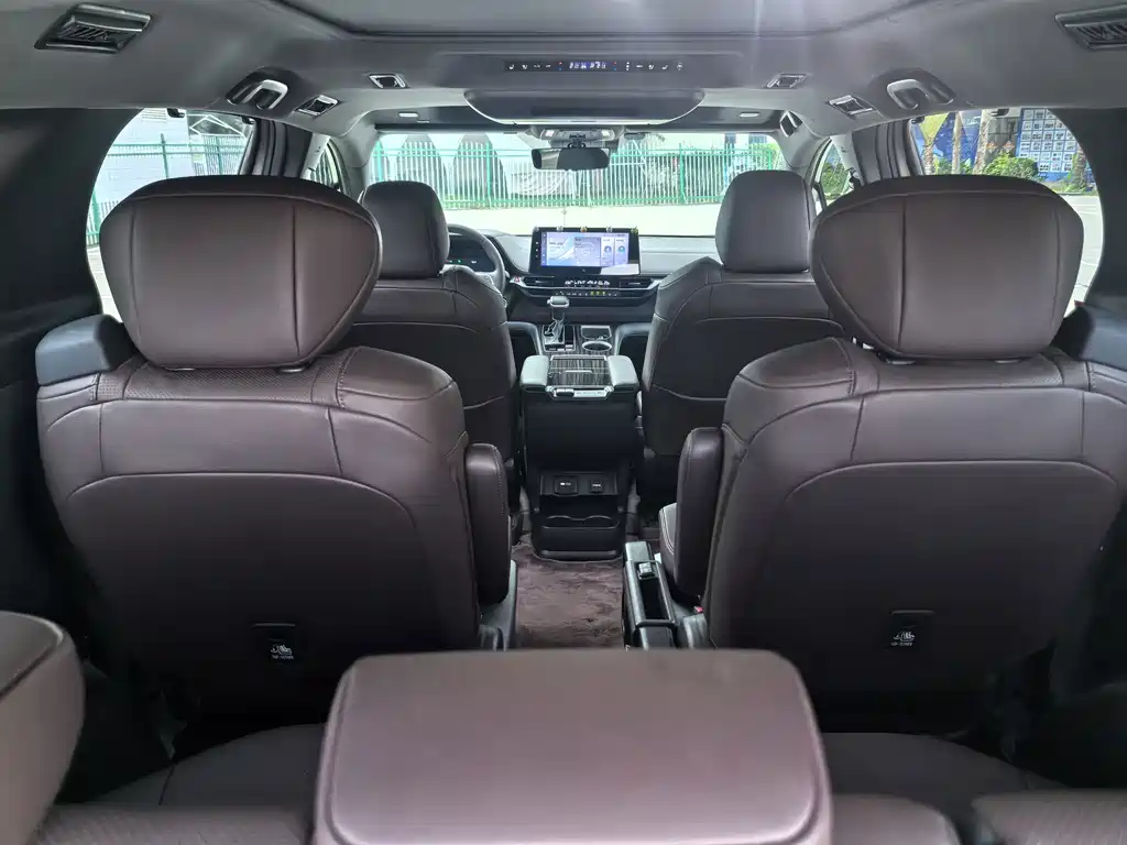 Toyota Sienna — миниатюра 34