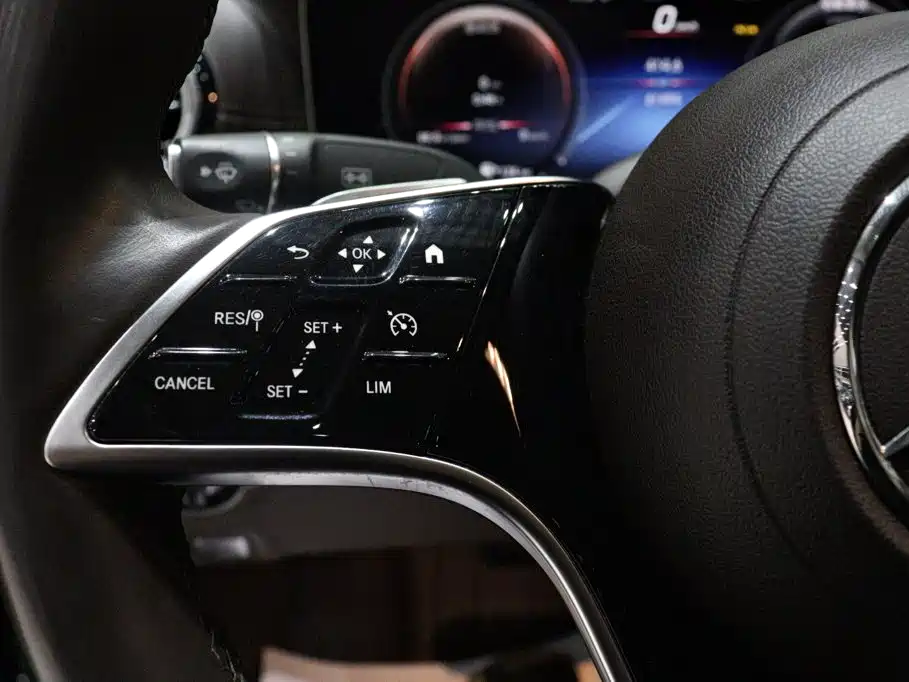 Mercedes-Benz E-Class — миниатюра 17