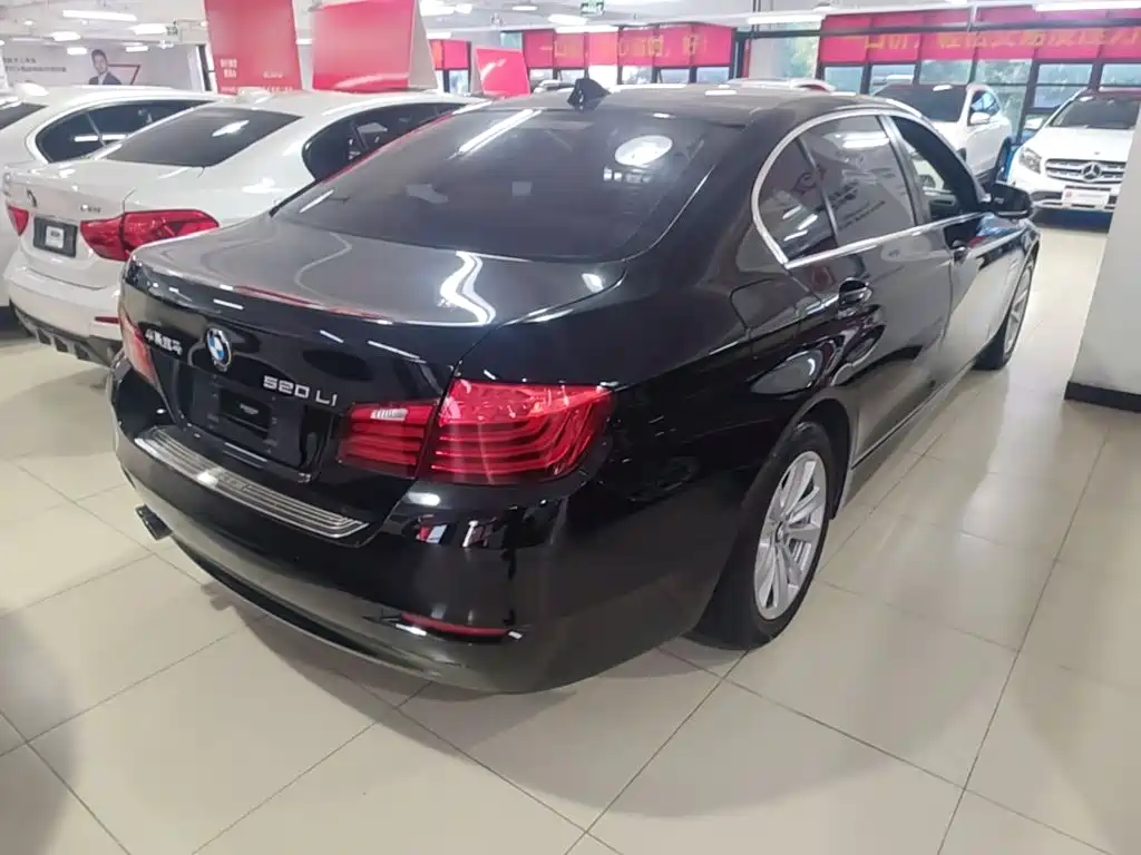 BMW 5 Series — миниатюра 7