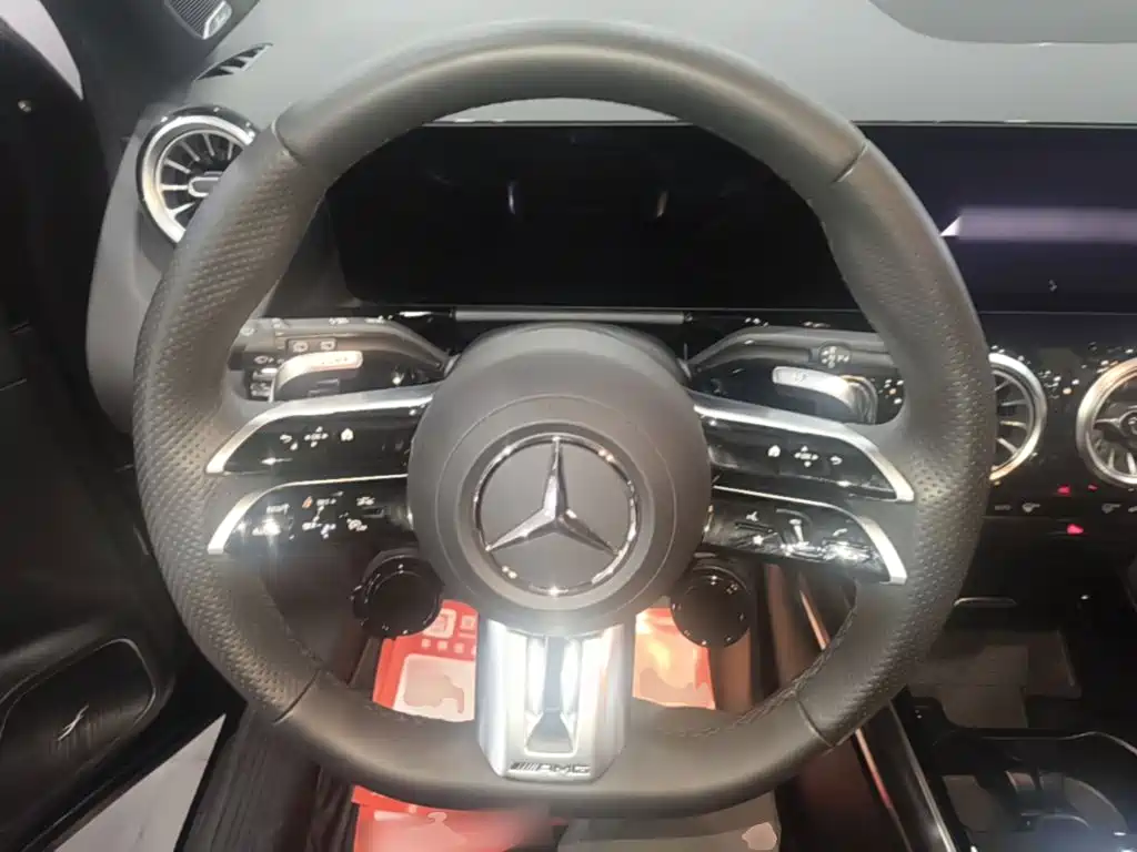 Mercedes-Benz GLA AMG — миниатюра 11