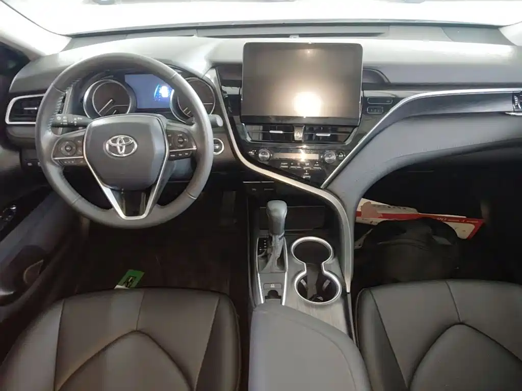 Toyota Camry — миниатюра 10