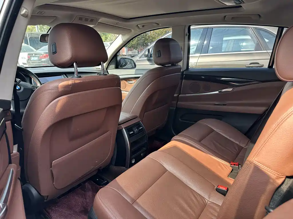 BMW 5 Series GT — миниатюра 5
