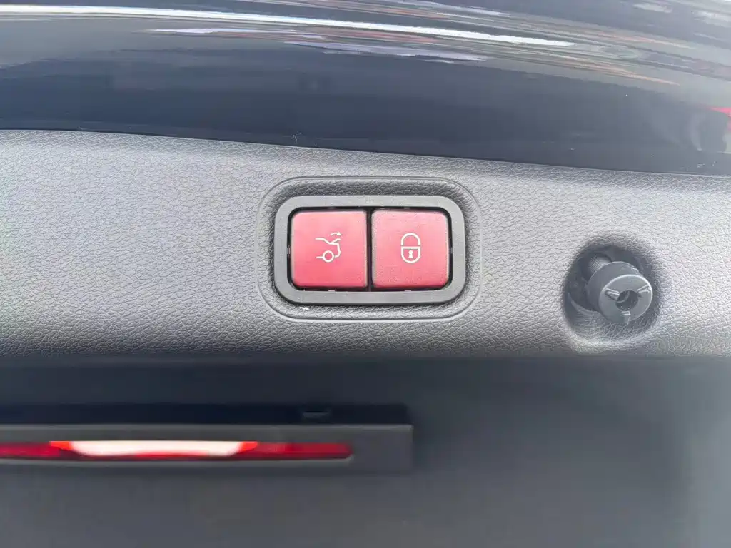 Mercedes-Benz E-Class — миниатюра 17