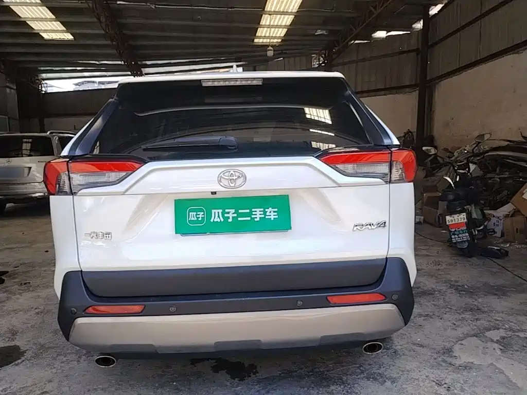 Toyota RAV4 — миниатюра 6