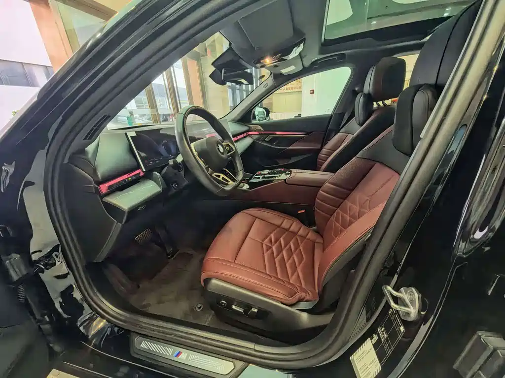 BMW 5 Series — миниатюра 8