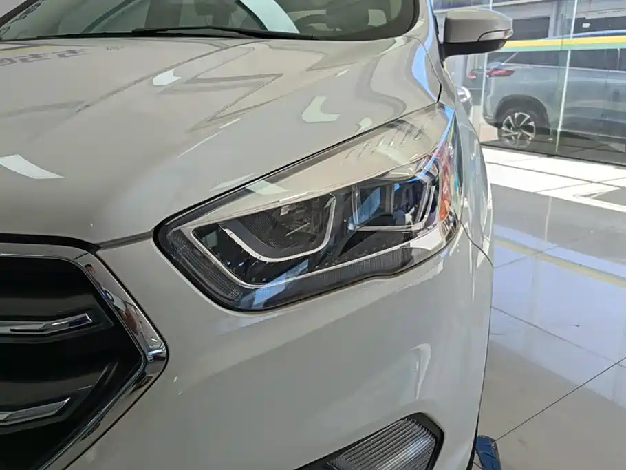 Ford Kuga — миниатюра 5