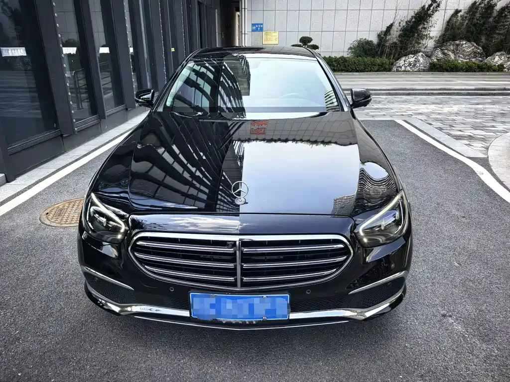 Mercedes-Benz E-Class — миниатюра 2
