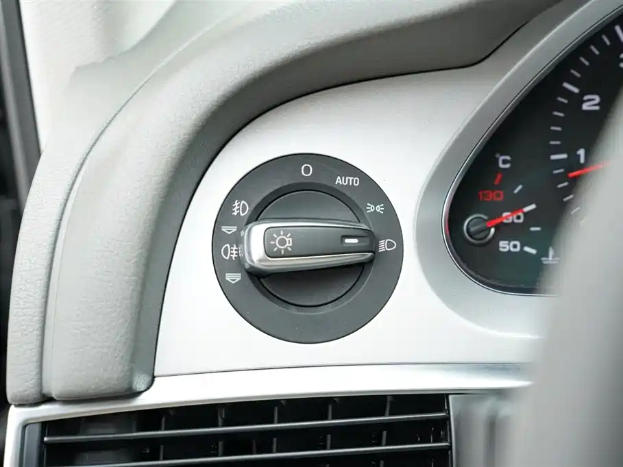 Audi A6L 2010 2.4L