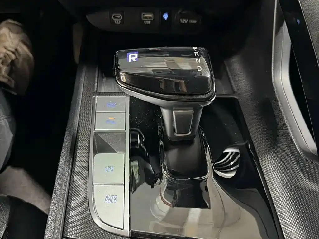 Hyundai Elantra — миниатюра 8