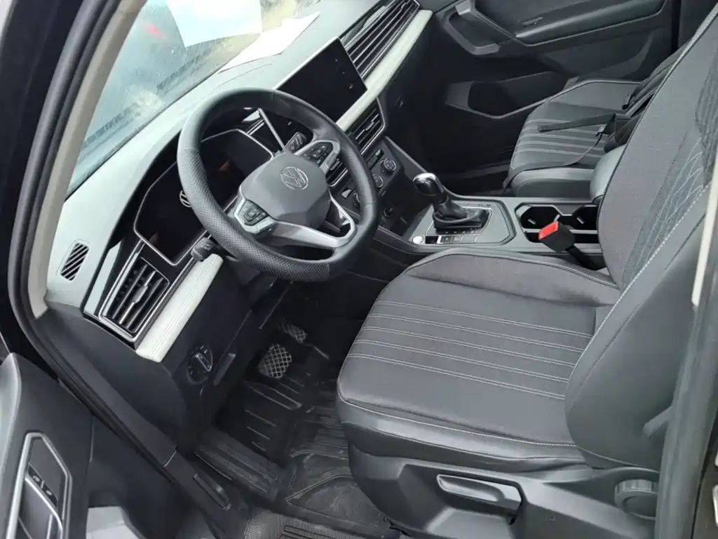 Volkswagen Tiguan L — миниатюра 15