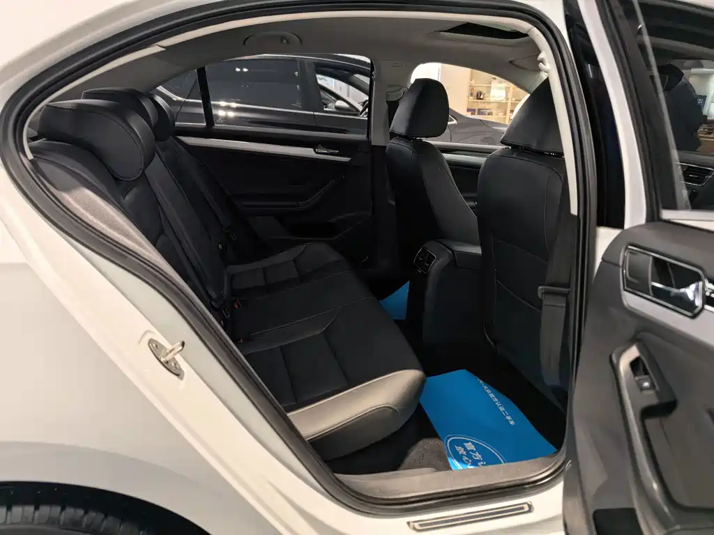 Volkswagen Sagitar — миниатюра 9