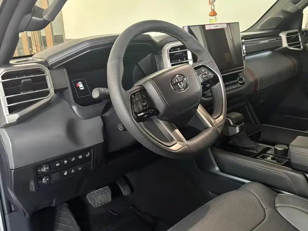 Toyota Sequoia — миниатюра 5